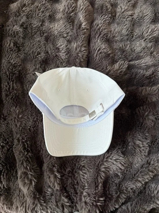 ALO Yoga Kids White Embroidered Logo Baseball Cap - Picture 4 of 4